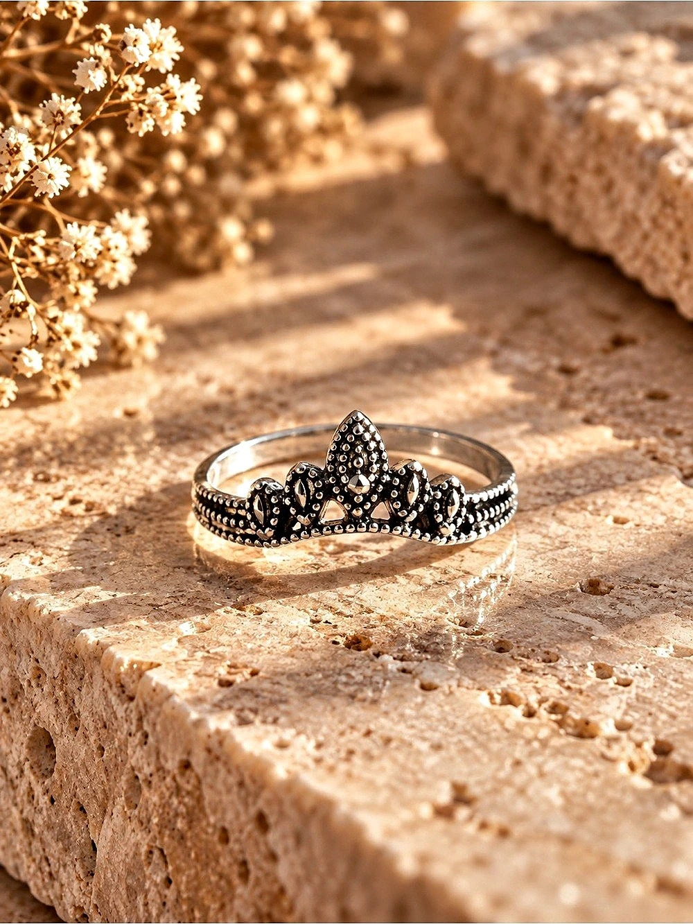 Filigree Crown Ring in Silver & Black to e